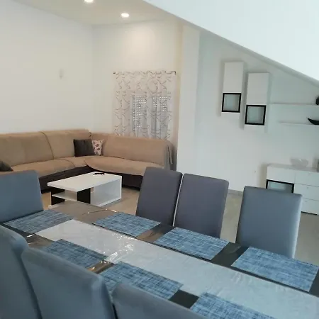 Apartmentt Vinko Bilota * Seget Vranjica
