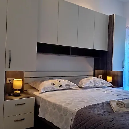 Apartmentt Vinko Bilota Kwatera prywatna Seget Vranjica