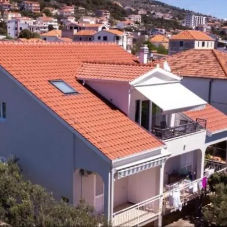 Apartmentt Vinko Bilota Kwatera prywatna Seget Vranjica