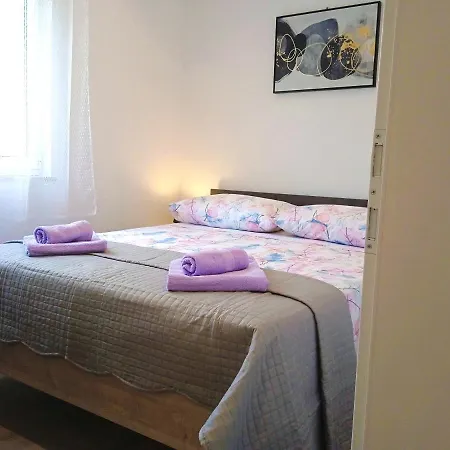 Apartmentt Vinko Bilota * Seget Vranjica